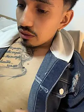 צ'אט XXX בשידור חי של Mathias_vega