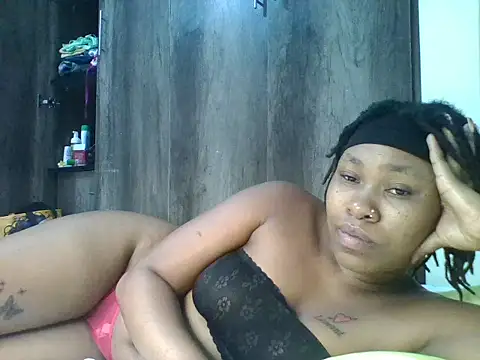 Chat +18 de Juicyy_afriq ao vivo