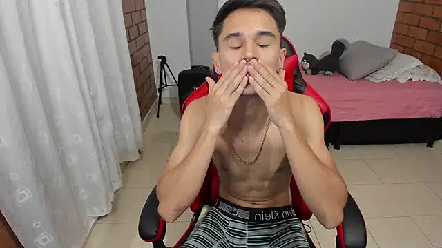 Aron_Boyy Chat XXX live