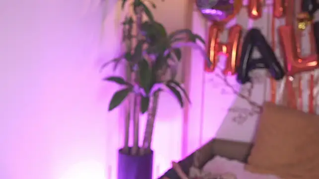 Czat XXX na żywo – Emily_bruss