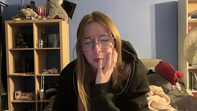 thepretiestgirlhere live XXX chat