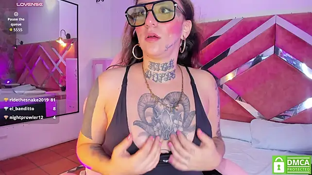 Chat XXX en directo de MiaInk__