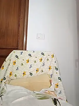 Pokazy przed kamerką – miss_raavy