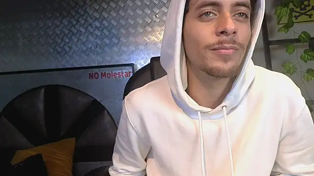 XXX chat uživo modela Jeey_Bee