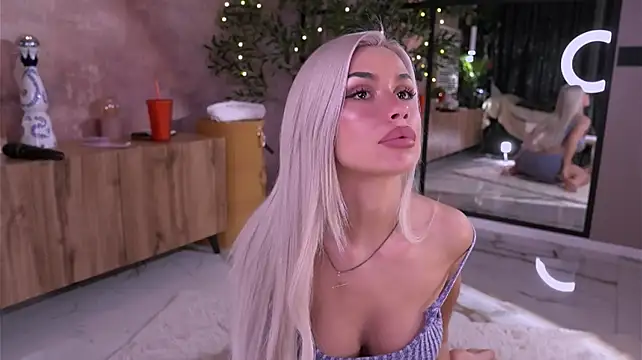Serene_Sophiex Adlı Modelin Canlı XXX Sohbeti