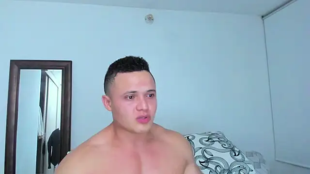 Chat +18 de KingLevi01 ao vivo