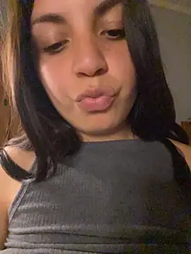 Rox_gian22's Live XXX Chat