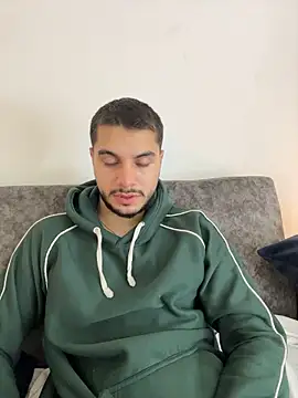 AmadeoWild's Live XXX Chat
