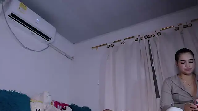 vennuss19's Live XXX Chat