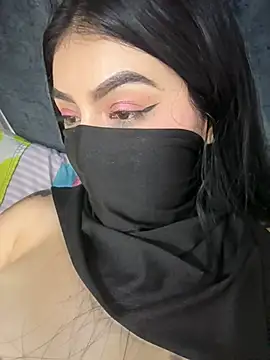 zharaaa18's Live XXX Chat
