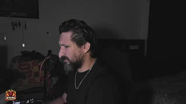 DevilPup75_ élő XXX-chatje