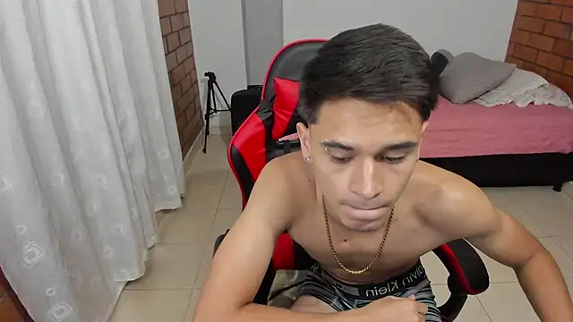 Aron_Boyy: απευθείας συνομιλία ΧΧΧ