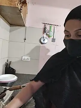 Hot_Saraa04 Adlı Modelin Canlı XXX Sohbeti