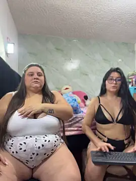 samybenson Adlı Modelin Canlı XXX Sohbeti