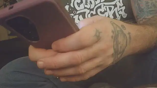 overmydadbody222's Live XXX Chat