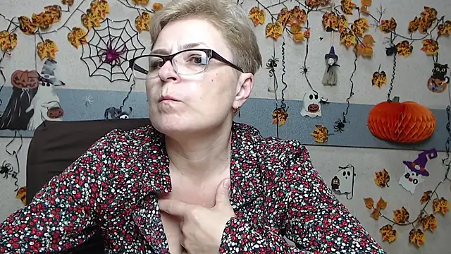 EmiliaGreen Live XXX chat