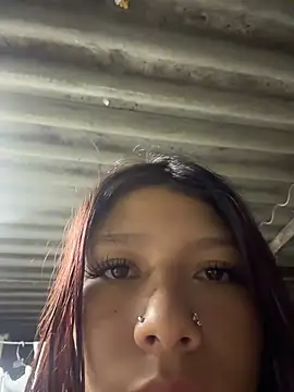 צ'אט XXX בשידור חי של LunaFoxxx_