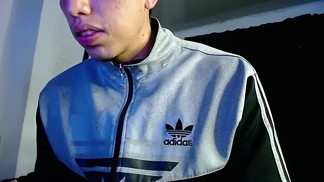 Adam_Hudsond élő XXX-chatje