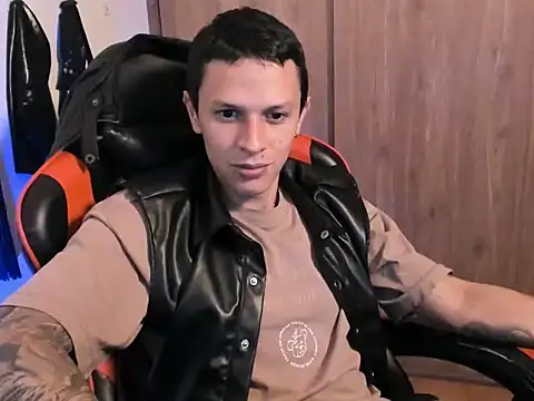 Masterdave7 Adlı Modelin Canlı XXX Sohbeti