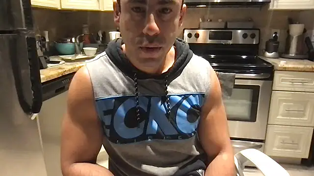 Онлайн чат XXX BigGuyMuscle