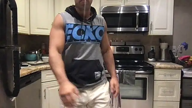 BigGuyMuscle 即時 XXX 聊天