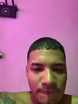 XXX chat uživo modela suazaniga