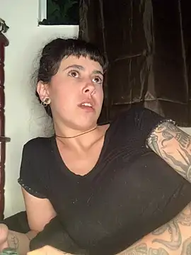 ninapellegrini17 Adlı Modelin Canlı XXX Sohbeti