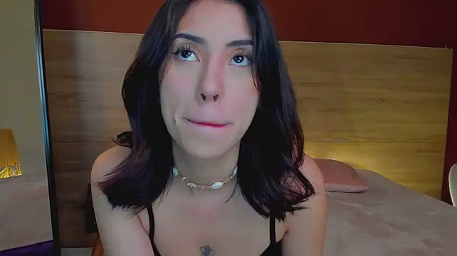 Catyloves Adlı Modelin Canlı XXX Sohbeti
