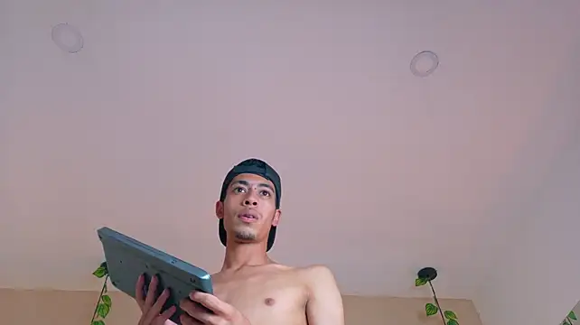Ixxus_Raven Adlı Modelin Canlı XXX Sohbeti