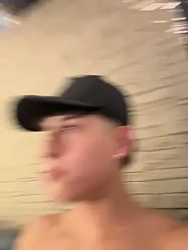 Lander_Cruz Live XXX-chat