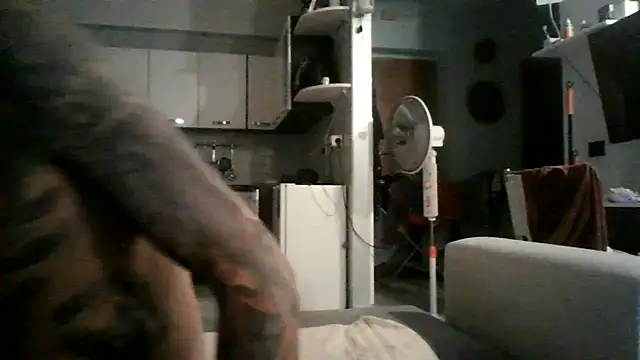XXX chat uživo modela ilbadboy