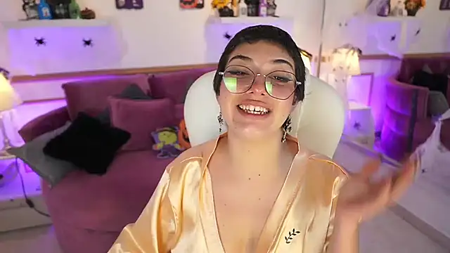 XXX chat uživo modela RogueRaveen