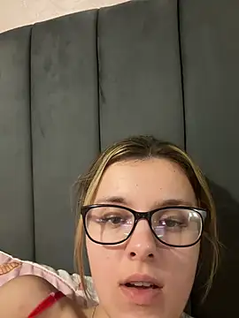 livpetitex Adlı Modelin Canlı XXX Sohbeti