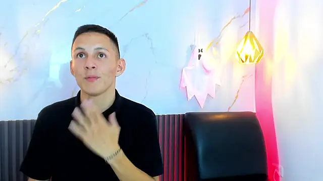 IzanArias Adlı Modelin Canlı XXX Sohbeti