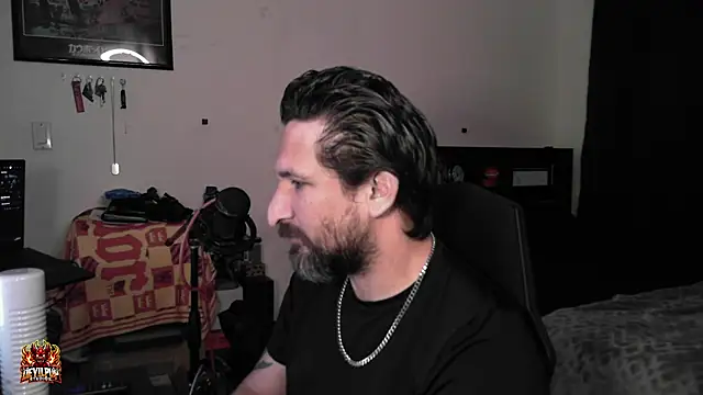 DevilPup75_ Chat XXX in diretta