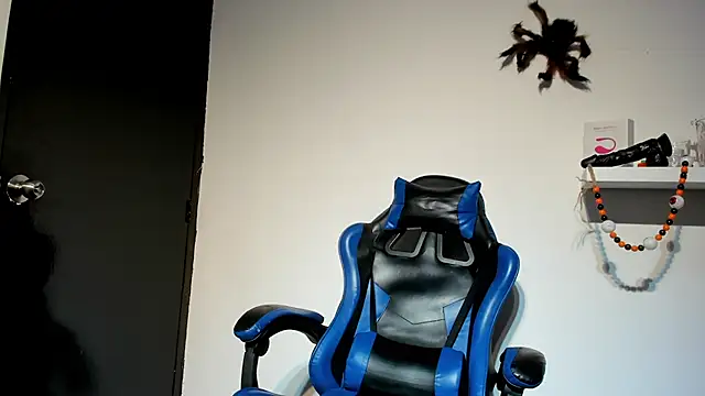 XXX chat uživo modela RikyAaron