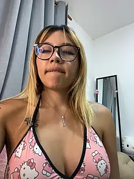 Doll_liaa Adlı Modelin Canlı XXX Sohbeti