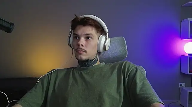 دردشة DENIS_HERE الجنسية المباشرة