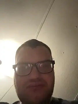צ'אט XXX בשידור חי של Phatrooster69