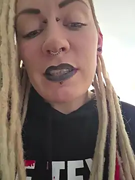 PinkTheHawk's Live XXX Chat