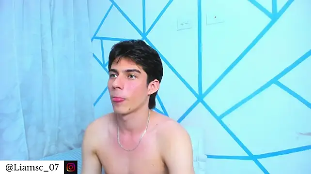 liam_scott77 Adlı Modelin Canlı XXX Sohbeti