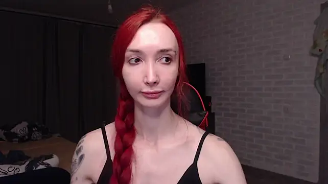 Chat +18 de Roxy_Silver ao vivo