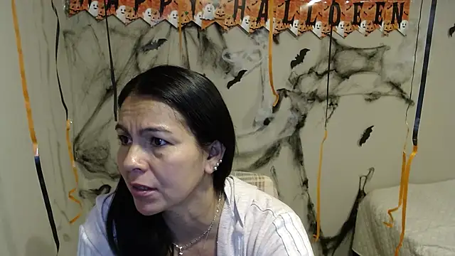 צ'אט XXX בשידור חי של camilavargas_