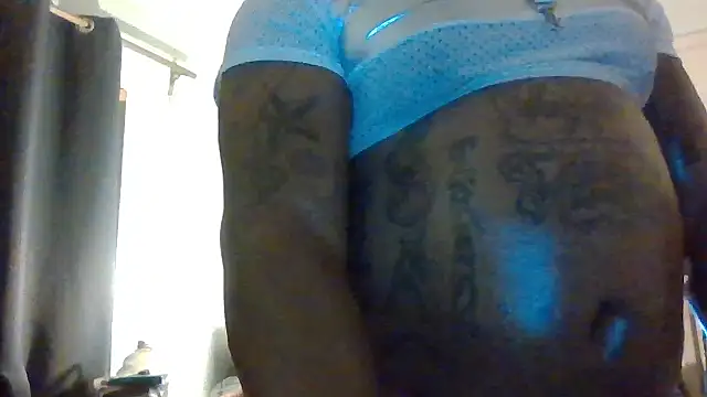 Kinkyblakk81 – webcam-show