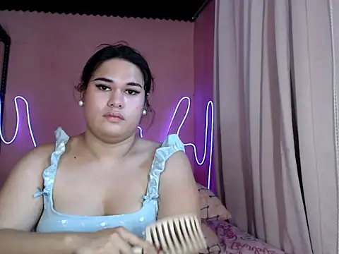 Czat XXX na żywo – imTHICK_Rebbecca