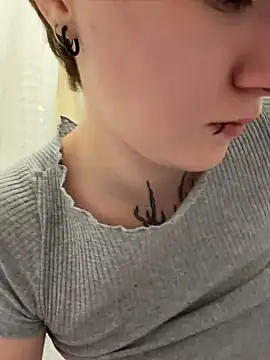 IceMur Adlı Modelin Canlı XXX Sohbeti