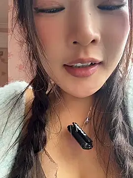 love-yiyi's Live XXX Chat