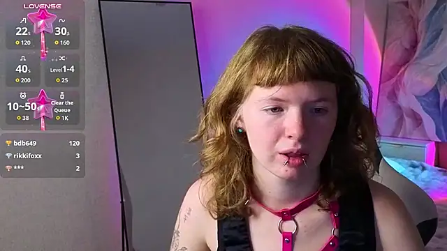 Chat +18 de VioletDesiree ao vivo