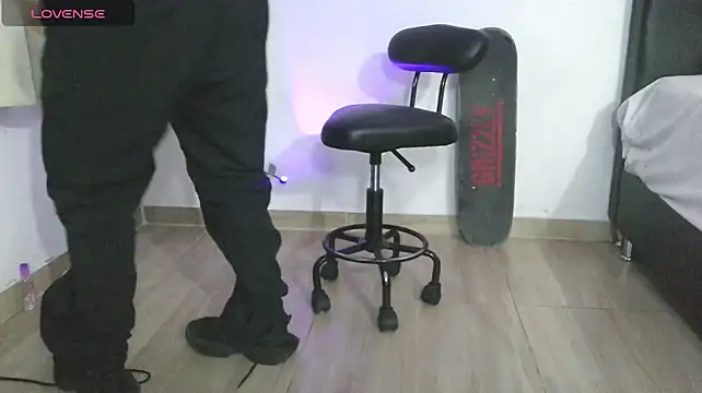 צ'אט XXX בשידור חי של Thomasjons_