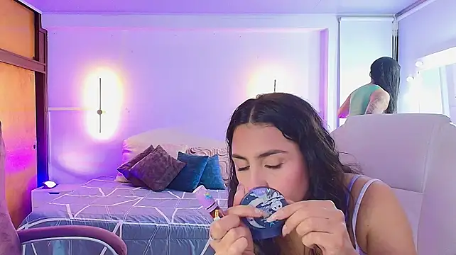 kloe28 XXX чат на живо